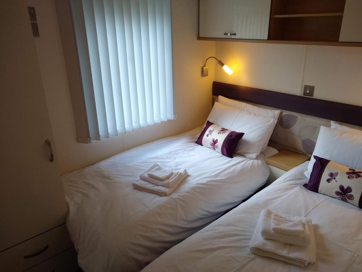 Lazy Days Lodge Glendevon ภายนอก รูปภาพ