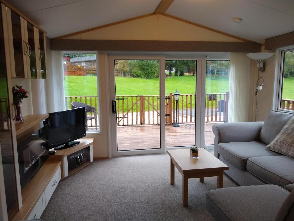Lazy Days Lodge Glendevon ภายนอก รูปภาพ